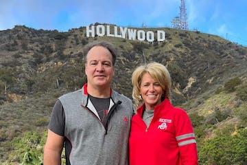 couple hollywood sign bus tour los angeles