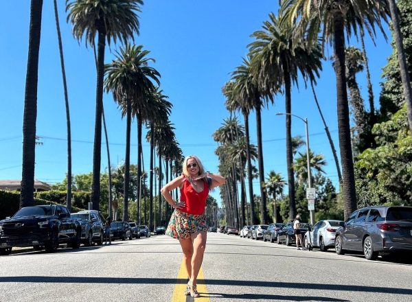 Woman palm tree street beverly hills los angeles 3 hour tour